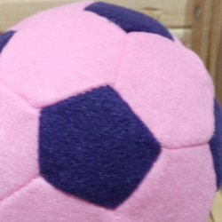 フェルトのボール　ピンク×紫(鈴無し) 3枚目の画像