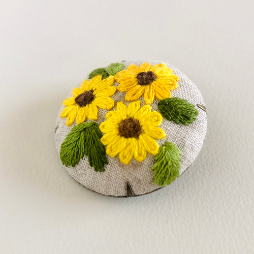 ひまわり刺繍 ブローチ 直径40mm ブローチ tukuru-Risa-broderie