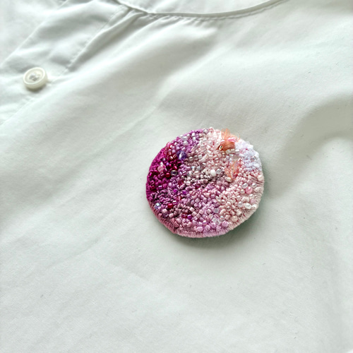 【値下げしました】ロマンティックチュチュ グラデーションチュール ビーズ刺繍 グラデーションの刺繍ブローチ 刺繍ハンドメイドアクセサリー