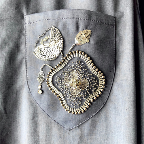 銀の刺繍のシャツワンピース 【スタンドカラー/Vネック/ブルー