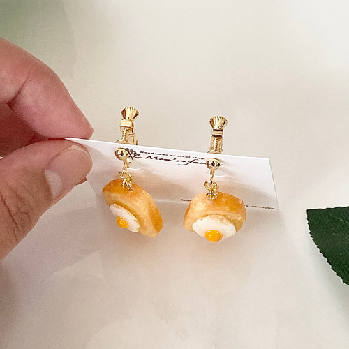 ミニチュアパン＊目玉焼きトーストのピアス&イヤリング