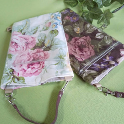 2wayスマホポシェット/PVC透明ポケット　チェーン＆持ち手付き　華やかな薔薇柄　スマホショルダー　サコッシュ 8枚目の画像
