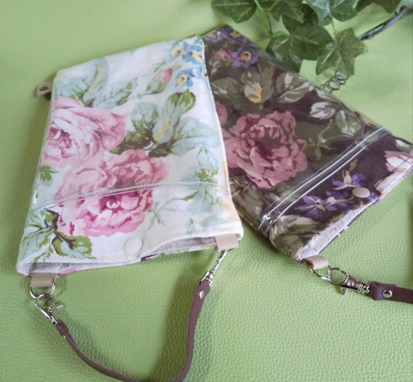 2wayスマホポシェット/PVC透明ポケット　チェーン＆持ち手付き　華やかな薔薇柄　スマホショルダー　サコッシュ 8枚目の画像