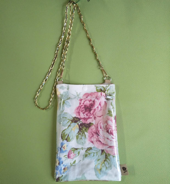 2wayスマホポシェット/PVC透明ポケット　チェーン＆持ち手付き　華やかな薔薇柄　スマホショルダー　サコッシュ 10枚目の画像