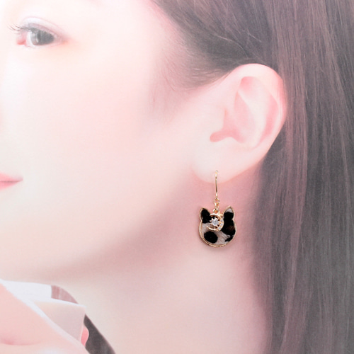 三日月ねこ(651) ピアス/イヤリング/ノンホールピアス/樹脂ピアス