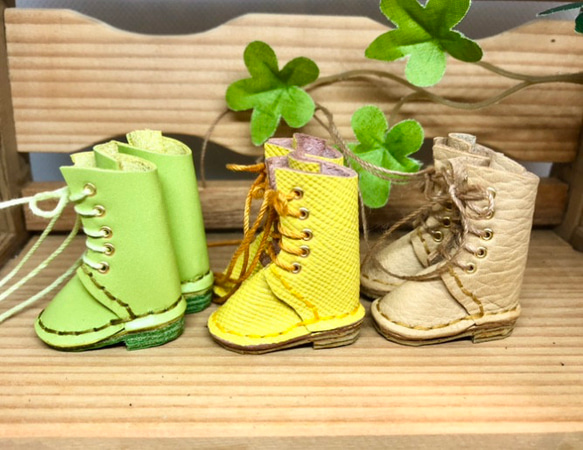 森き　ミニチュア編み上げブーツ　一足　miniature boots. 1枚目の画像