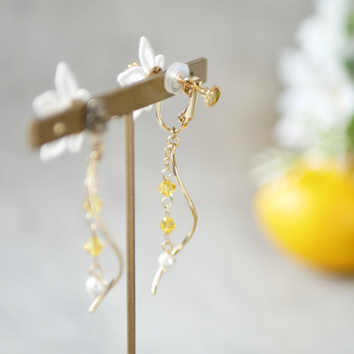 レモンの花ピアス/イヤリング (受注生産/オーガンジー刺繍/檸檬