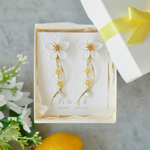 レモンの花ピアス/イヤリング (受注生産/オーガンジー刺繍/檸檬