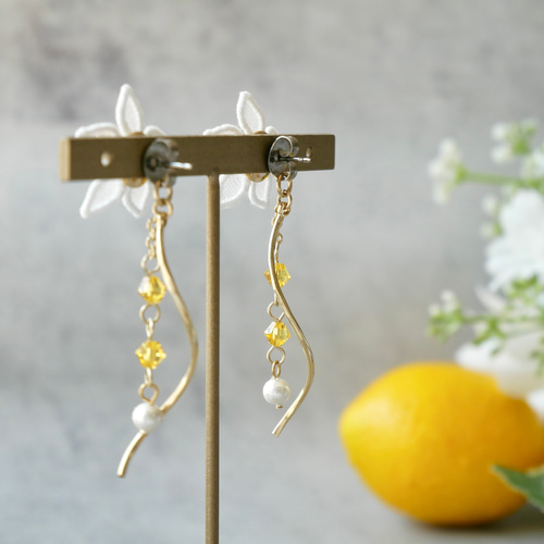 レモンの花ピアス/イヤリング (受注生産/オーガンジー刺繍/檸檬