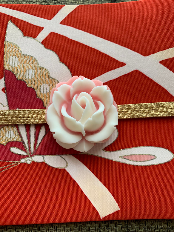 再販　日本製デッドストック素材のメロウピンクの薔薇の帯留め「メガローズ・ノスタルジー」 4枚目の画像