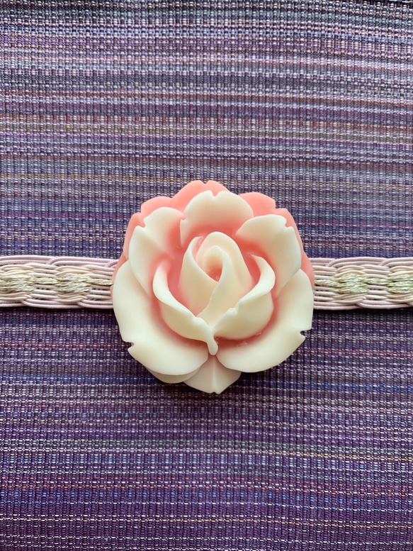 再販　日本製デッドストック素材のメロウピンクの薔薇の帯留め「メガローズ・ノスタルジー」 7枚目の画像