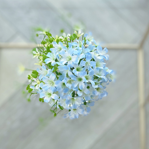 本物みたい！澄み渡る空色の花と幸せを呼ぶクローバー♡ずっと綺麗で楽♪【水やり＆お手入れ不要】 3枚目の画像