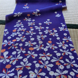 古布小豆色のシボの縮緬に細かな日本刺繍 古布 幕末