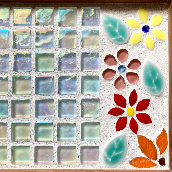 【新作】ガラスタイルトレー　タイルトレイ　タイルカットで作るお花模様 2枚目の画像