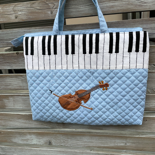 バイオリンのお稽古をする猫 バイオリンのお稽古をする猫