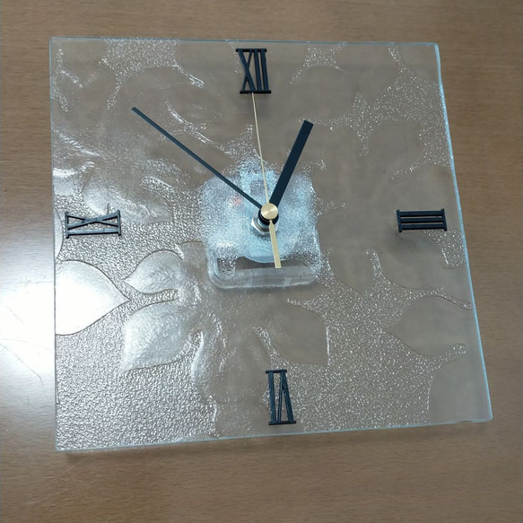 昭和ガラス　掛け時計　「大葉」　葉模様 4枚目の画像