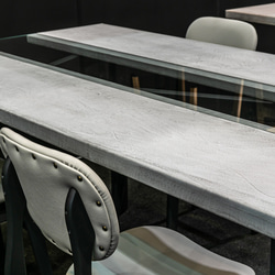 トラス構造が見える天板　モールテックス　ガラストップのダイニングテーブル　MORTEX 幅１８０ｃｍアイアンフレーム 8枚目の画像