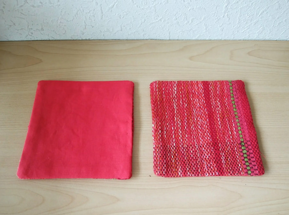手織裂き織りのコースター (綿とシルク少々　赤) 3枚目の画像