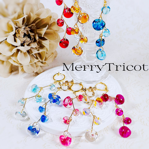 ピアス　イヤリング　ハート　斜め　青　水色　クリアチャーム　ビーズ　推し活 ピアス イヤリング ハート 斜め 青 水色 クリアチャーム ビーズ 推し活