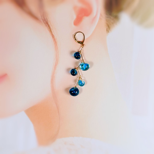枝 ブルー 粒 変形 青 ピアス イヤリング ドロップ ビーズ 夏 フープ