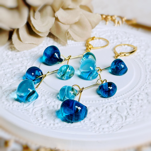 水色系　ビジュー　ピアス　ハンドメイド　イヤリング変更可 ブルー系 ビジュー ピアス ハンドメイド イヤリング変更可能 青い藤の