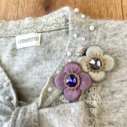 ぷっくり艶めくお花の 刺繍 ブローチ or ポニーフック　クラシカル シルバー　グレー 4枚目の画像