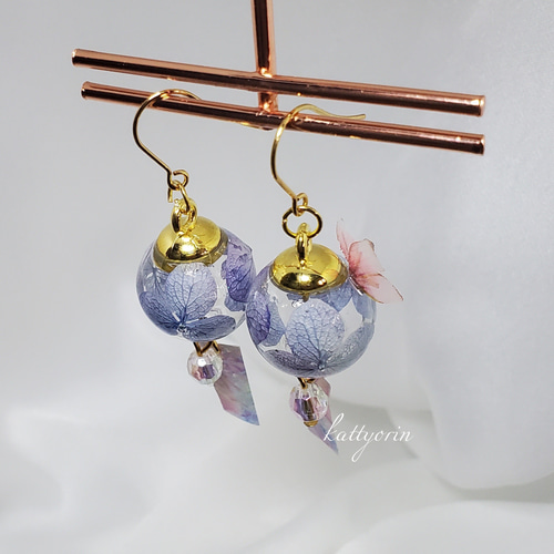 Sonomi】大ぶり 鈴丸ビーズのシャボン玉ピアス ハンドメイド
