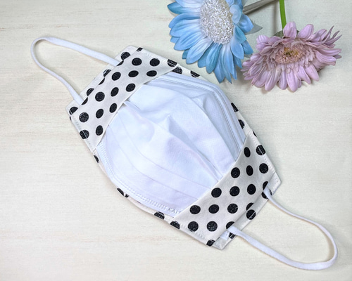 おしゃれ不織布マスクカバー】キュートなドッド ホワイト×ブラックラメ