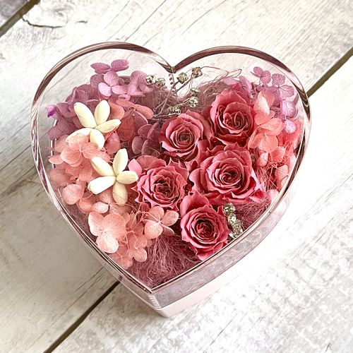 インテリア　プリザーブドフラワー　ハート　バラ　薔薇 Amazon｜Flowertopia® フォーエバーフラワー ハートボックス入り