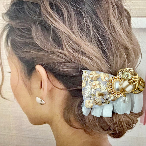 刺繍リボンとフリンジリボンのヘアクリップ ホワイトゴールドのヘア