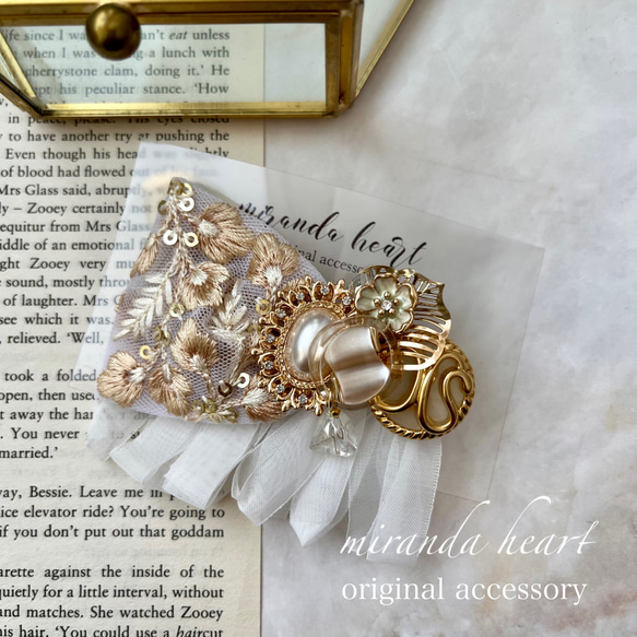 刺繍リボンとフリンジリボンのヘアクリップ ホワイトゴールドのヘア