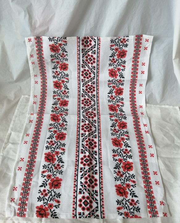 東欧の花咲くマルチクロス コットンワッフルタオル ウクライナ伝統 クロスステッチ刺繍柄 薔薇 4枚目の画像
