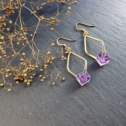 CUBE 戀愛中的紫水晶♡金扭鉤耳環 天然石 原石 石樹脂 第5張的照片