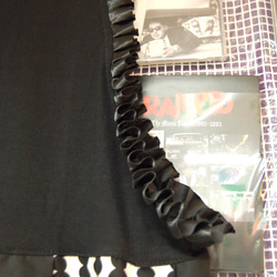 袖フリルデザイン　ブラック×ドット　ロングワンピース 6枚目の画像