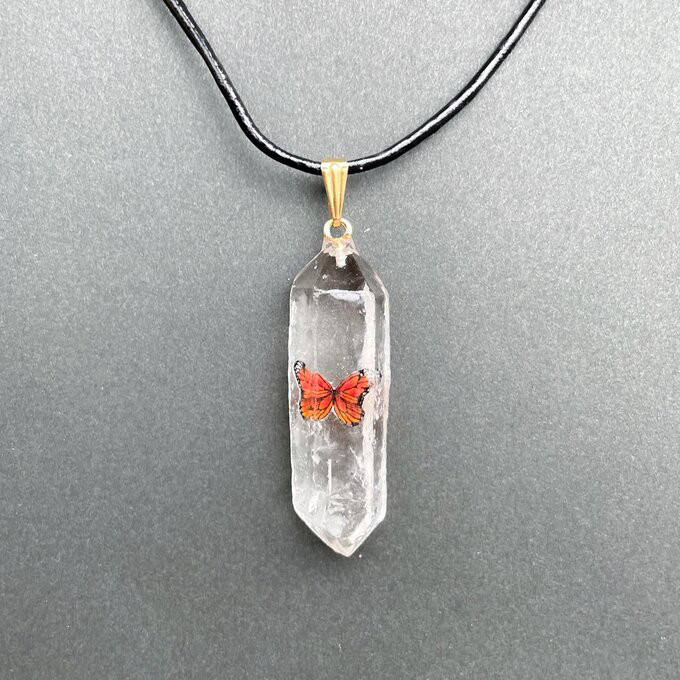 【ネックレス】水晶標本【オオカバマダラ】