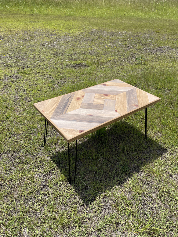 アンティーク調 桧無垢 ヘリンボーン柄 ローテーブル キャンプテーブル 1枚目の画像