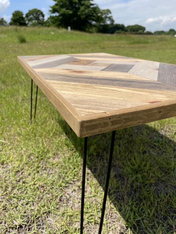 アンティーク調 桧無垢 ヘリンボーン柄 ローテーブル キャンプテーブル 4枚目の画像