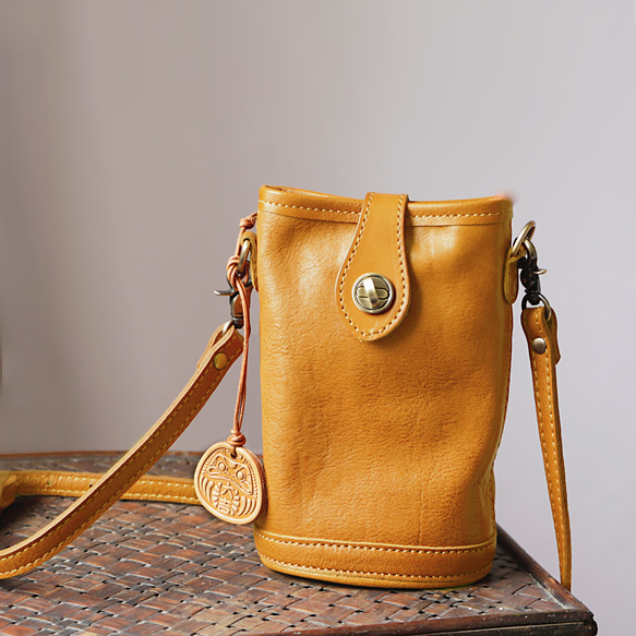 ヌメ革ショルダーバッグ斜め掛けポシェットバッグ軽いバッグ 12枚目の画像