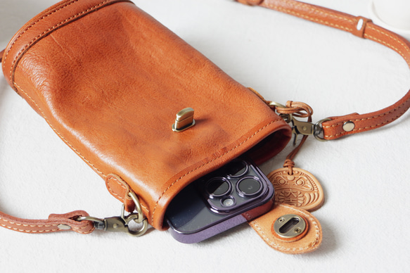 ヌメ革ショルダーバッグ斜め掛けポシェットバッグ軽いバッグ 6枚目の画像