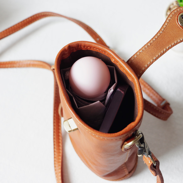 ヌメ革ショルダーバッグ斜め掛けポシェットバッグ軽いバッグ 7枚目の画像