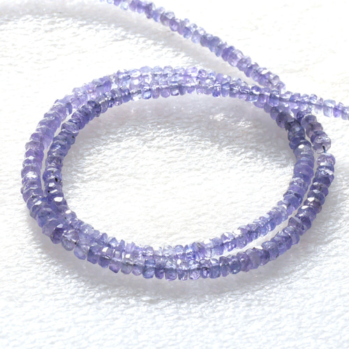 宝石質 天然・非加熱タンザナイト（ボタンカット）2.7mm×1.6mm