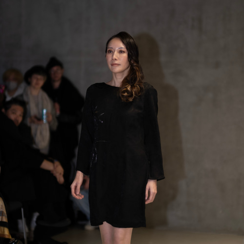 1点もの黒羽織 着物リメイク ブラック袖付きワンピース 膝上丈