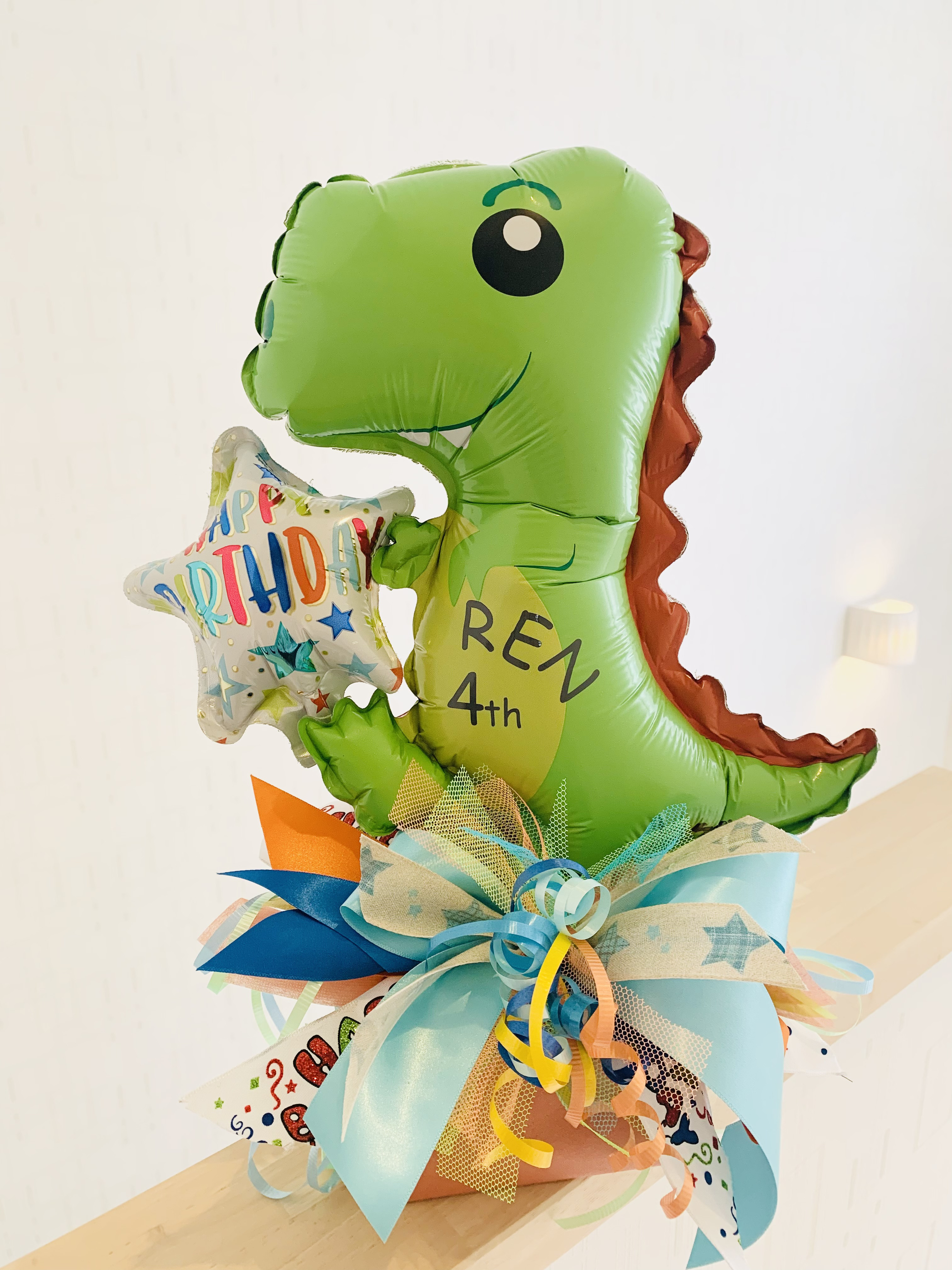 ベビーザウルス君といっしょに誕生日 恐竜バルーンのバースデー 初めて