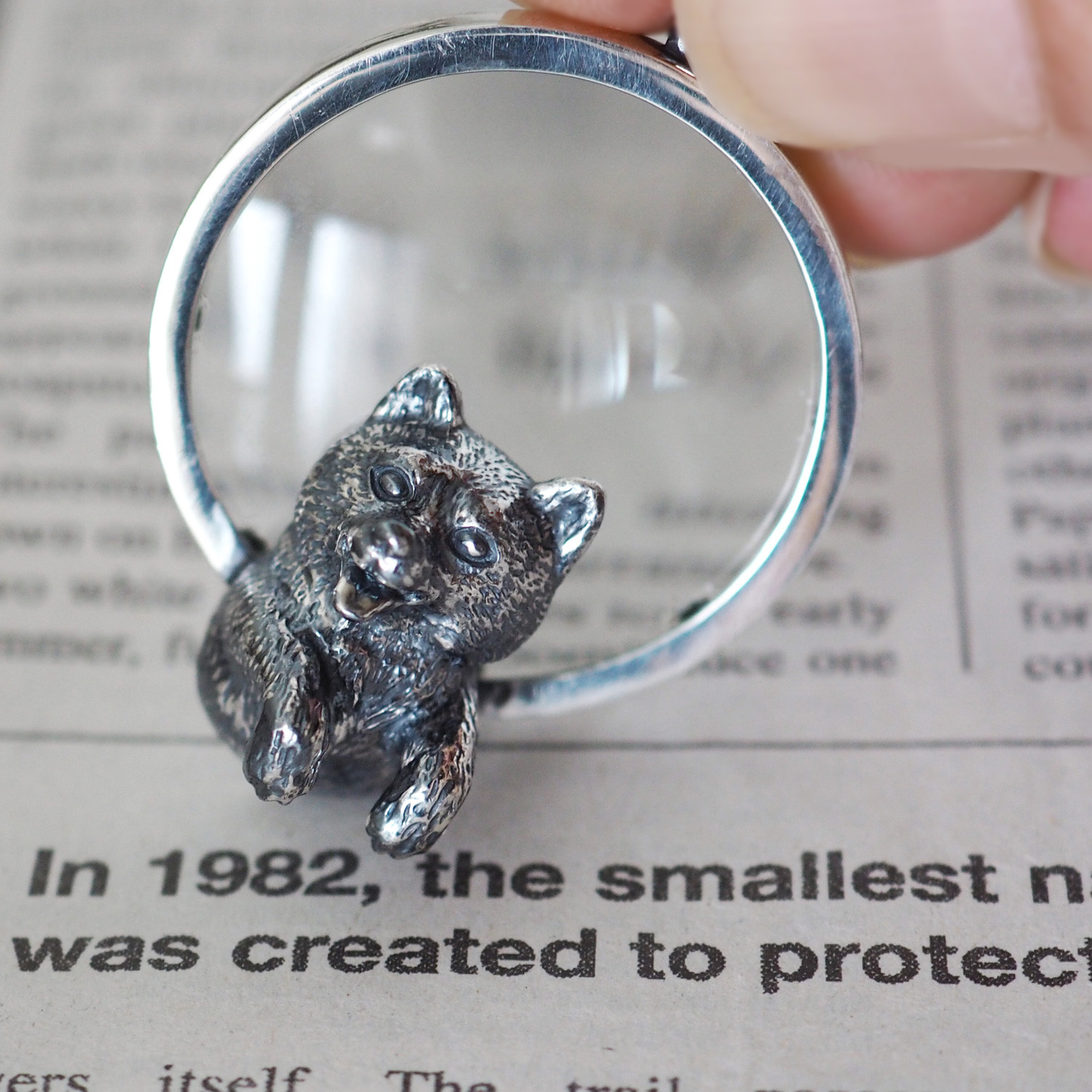 舌ペロしば犬ルーペペンダント