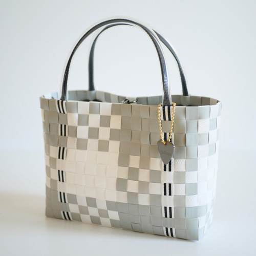 ♡２回のみ使用♡WOVEN チェック柄 かごバッグ お盆限定値下げ】WOVEN チェック柄 かごバッグ - メルカリ