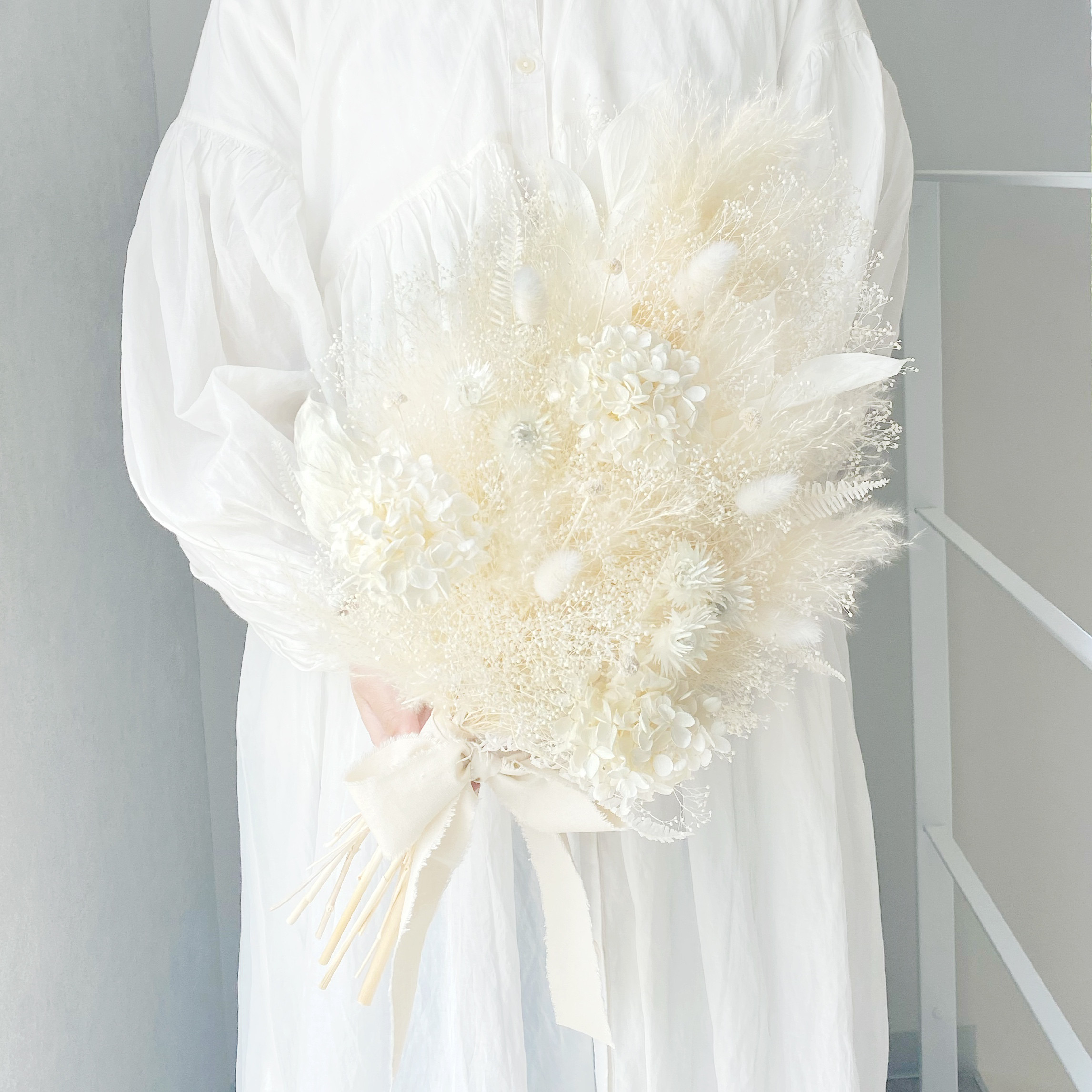 ナチュラルブーケL   パウダーホワイト　ウェディング　誕生日　プリザーブドフラワー　ドライフラワー