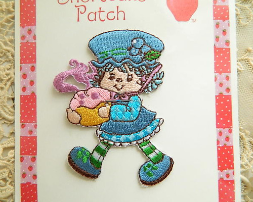 ブルーベリーマフィンの刺繍ワッペン ストロベリーショートケーキ