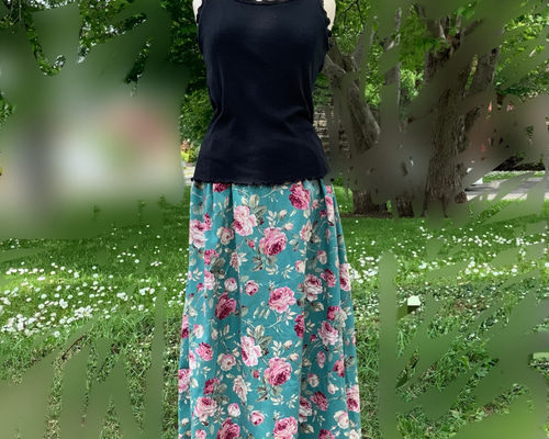 花柄が素敵なグリーンのスカートです❣ 1fb39450343440fa363d8eaf928359