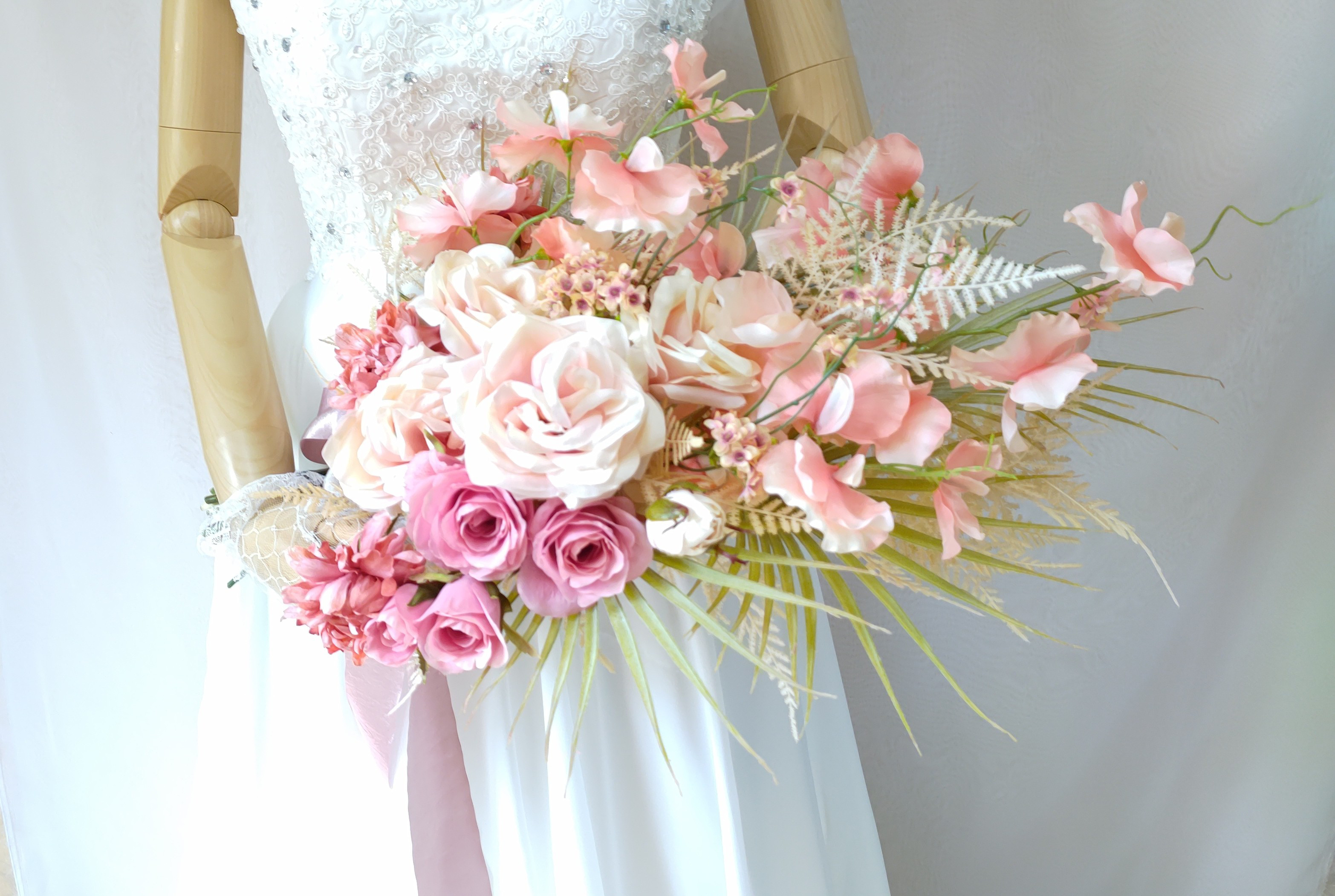 ウエディング和、洋装ブーケ(ふんわりと揺れるピンクスイートピー)  世界で１つ貴女だけにお勧めします。