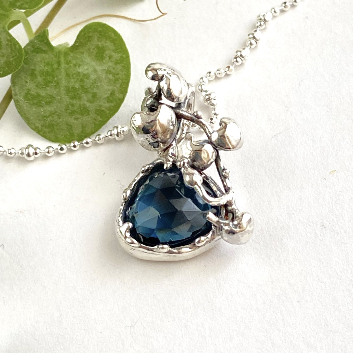 【一点物】ハートカズラとロンドンブルートパーズのペンダントトップ（silver925）